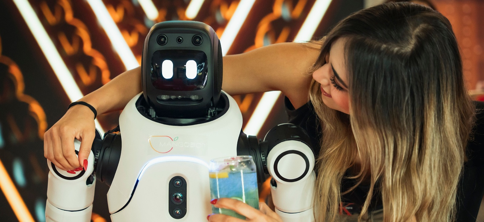 A guest with a Mangobot robot